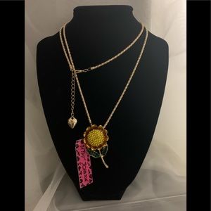 Betsey Johnson Pretty Flower Necklace.